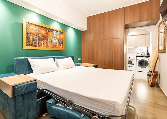 Cute Tiny Apartment In The Heart Of Flisvos