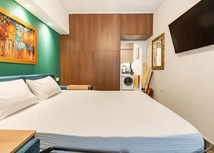 Cute Tiny Apartment In The Heart Of Flisvos
