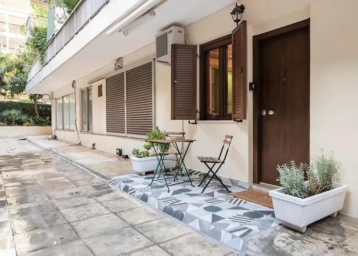 Cute Tiny Apartment In The Heart Of Flisvos