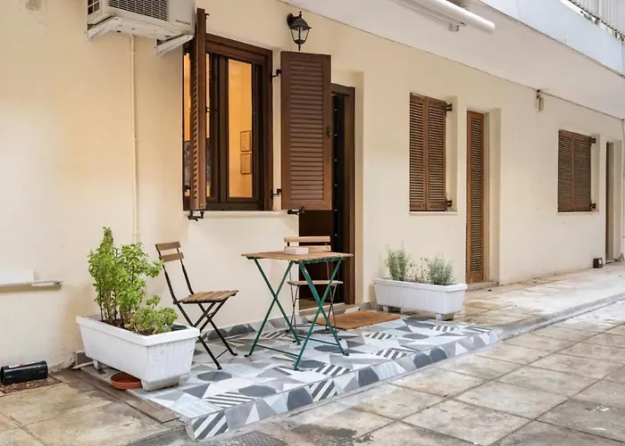 Cute Tiny Apartment In The Heart Of Flisvos
